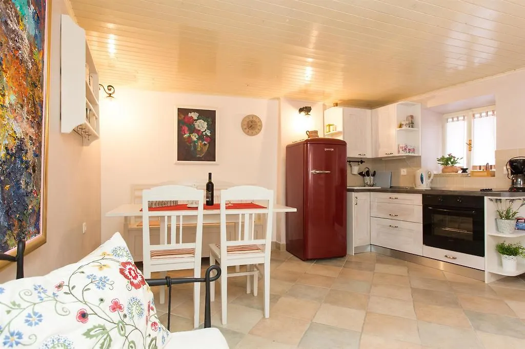 Holiday Home Smokovec Vrbnik  Chorvatsko