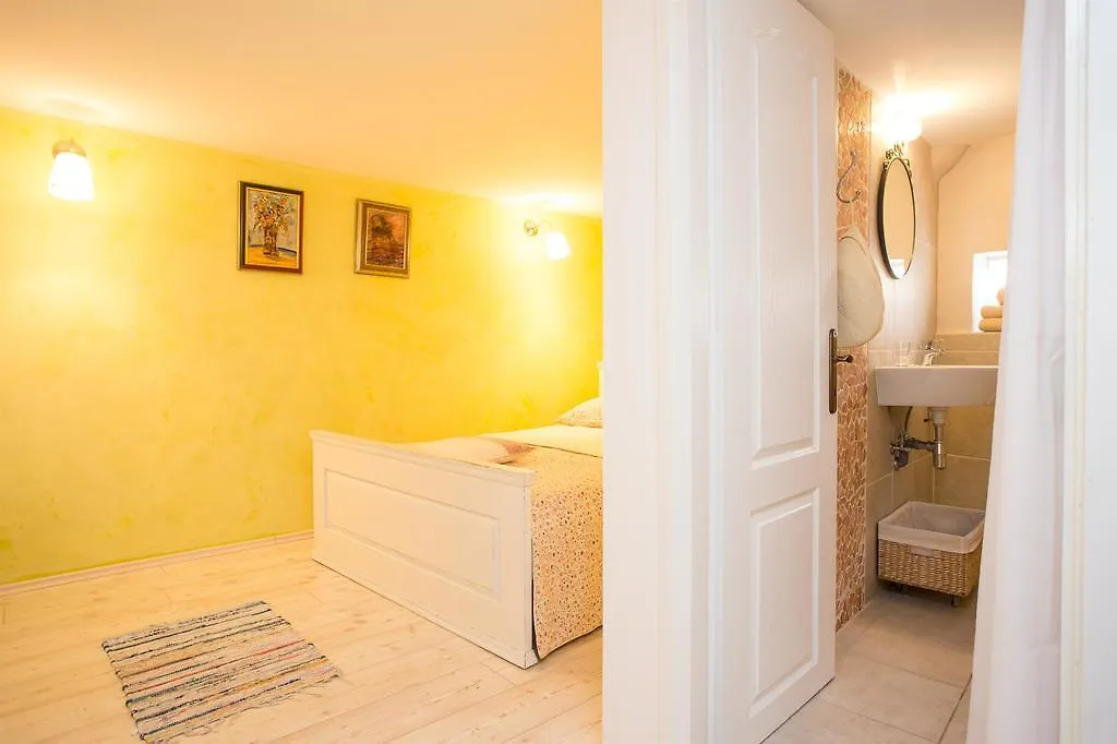 Holiday Home Smokovec Vrbnik  Chorvatsko