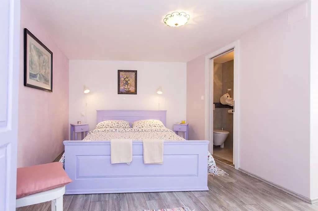 Holiday Home Smokovec Vrbnik Hırvatistan